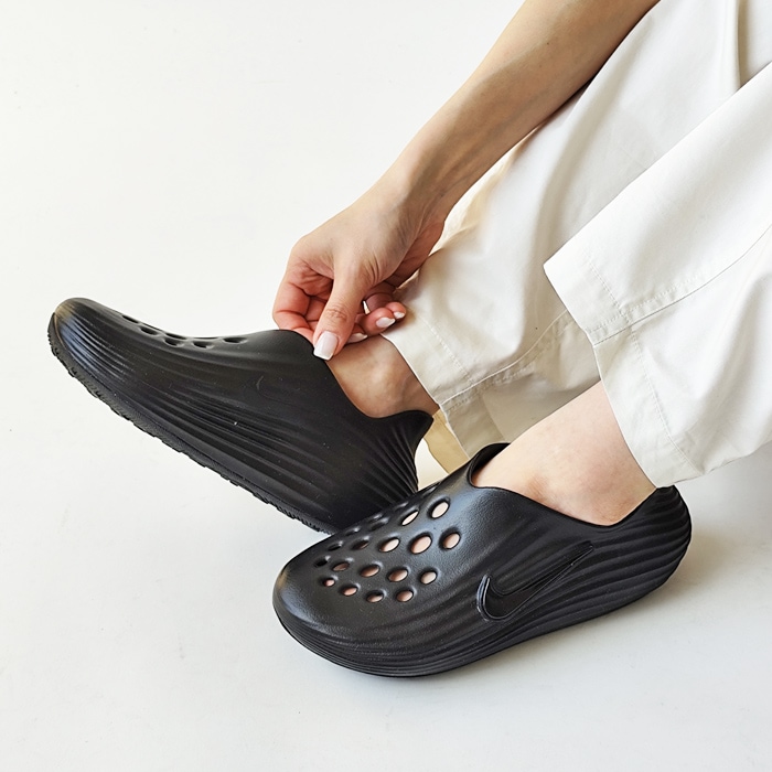 < NIKE >リカバリーシューズ
