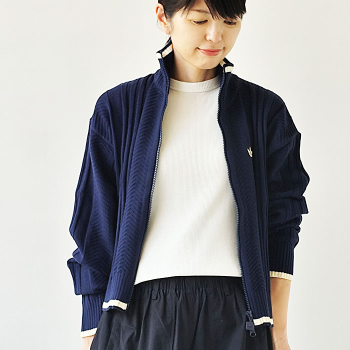 < adidas > ケーブルニット トラックトップ