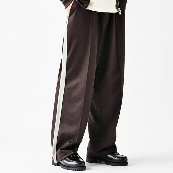 < FRED PERRY >トラックパンツ