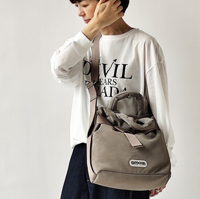 < OUTDOORPRODUCTS > ヌバック風パデットベルトトート