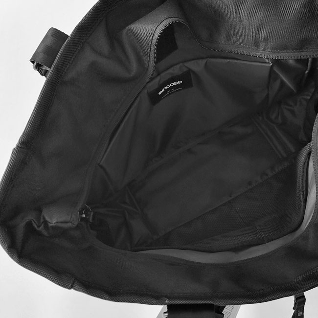 バッグ INCASE Tracks Tote / 22L - Black- Incase（インケース）公式通販 トラックス トート(Tracks Tote) 大容量