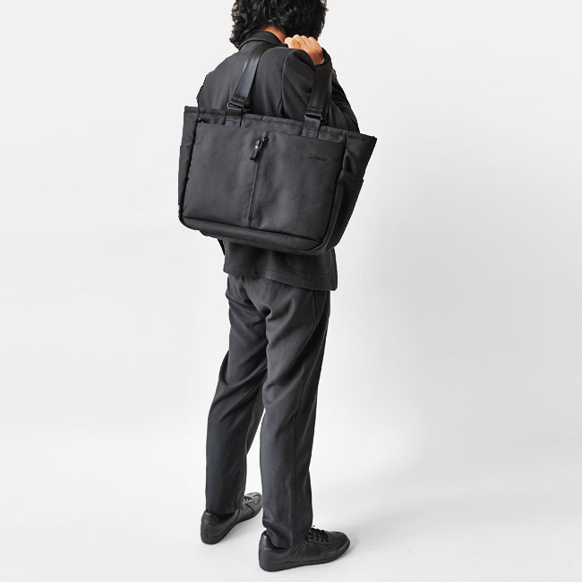 バッグ INCASE Tracks Tote / 22L - Black- Incase（インケース）公式通販 トラックス トート(Tracks Tote) 大容量