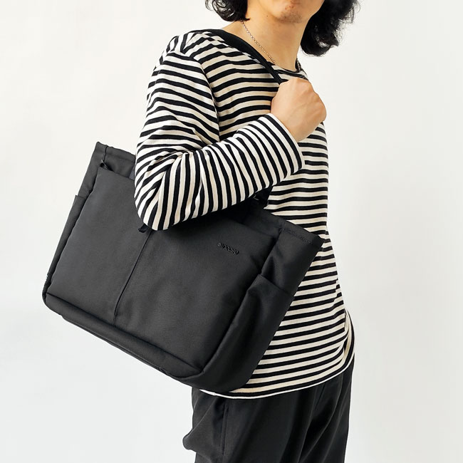 Incase > Tracks Tote 22L / トートバッグ | すべての商品 | J-pia