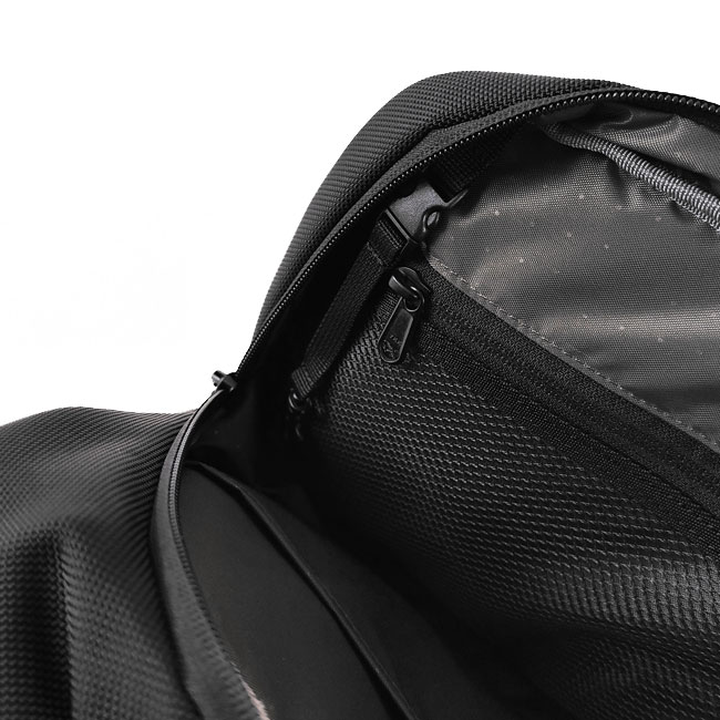 キョンシー　Incase Tracks Sling 7L Incase > Tracks Sling 7L / スリングバッグ | BAG, BAG,SHOULDER | J-pia