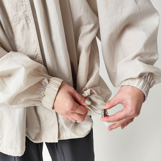 < NANGA > ECO AIR NYLON GATHER BLOUSON / ジャケット