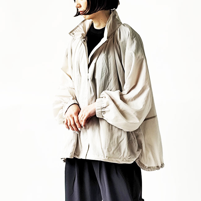 < NANGA > ECO AIR NYLON GATHER BLOUSON / ジャケット