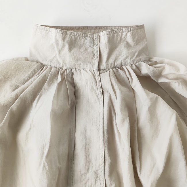 < NANGA > ECO AIR NYLON GATHER BLOUSON / ジャケット