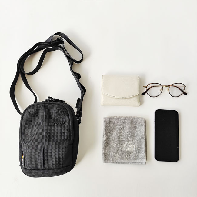 < Incase > ミニショルダーバッグ