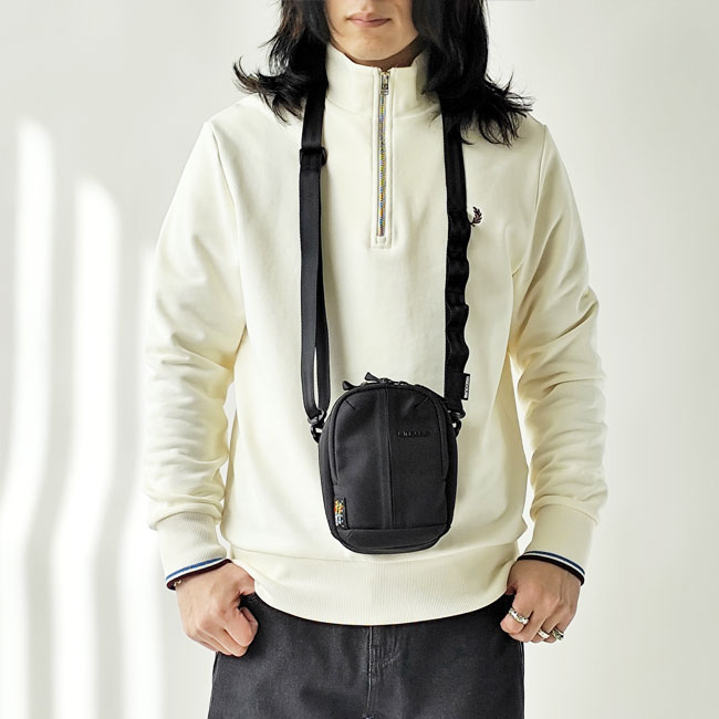 < Incase > ミニショルダーバッグ