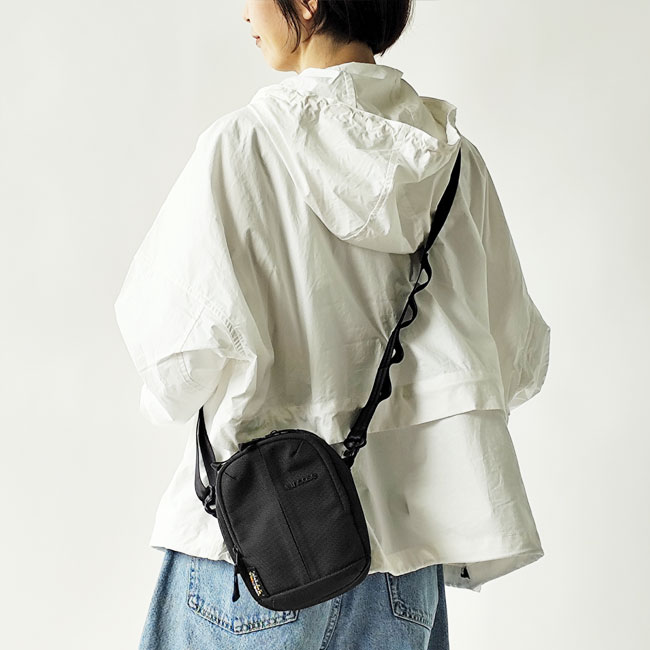 < Incase > ミニショルダーバッグ