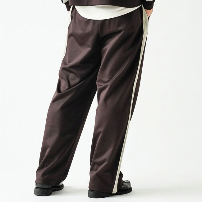 < FRED PERRY >トラックパンツ