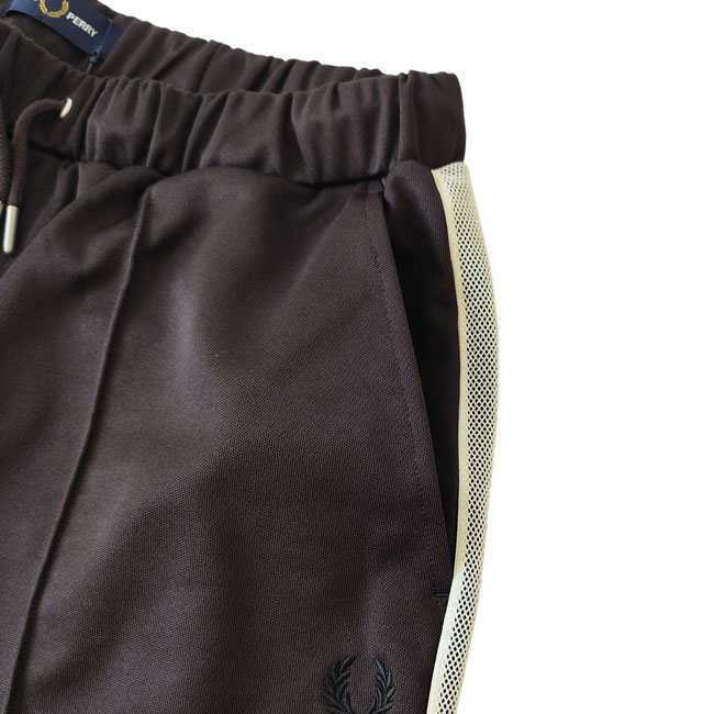 < FRED PERRY >トラックパンツ