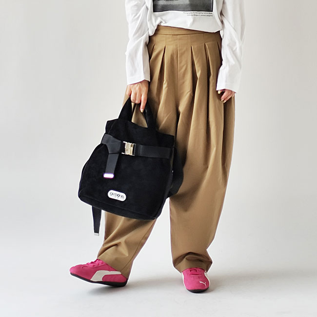 < OUTDOORPRODUCTS > ヌバック風パデットベルトトート