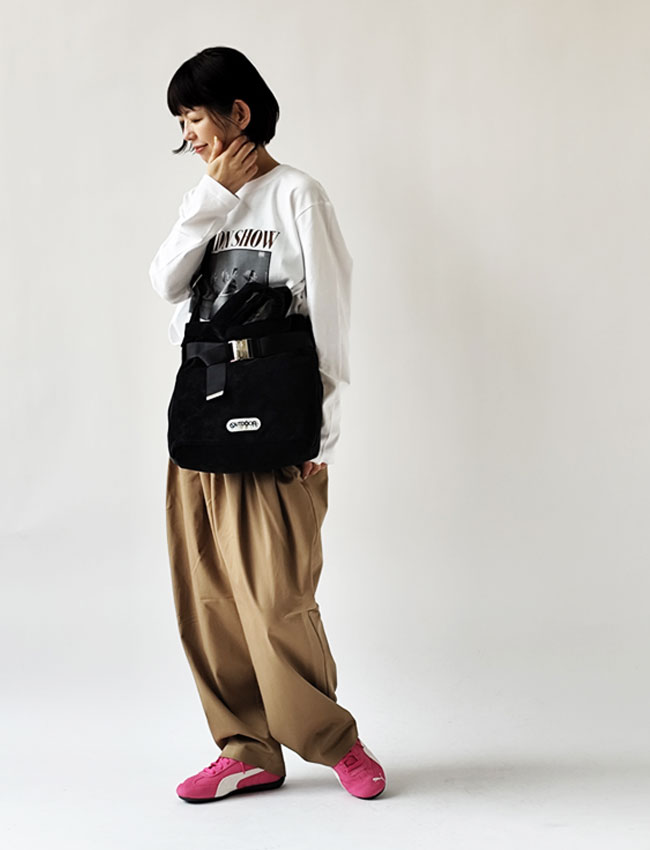 < OUTDOORPRODUCTS > ヌバック風パデットベルトトート