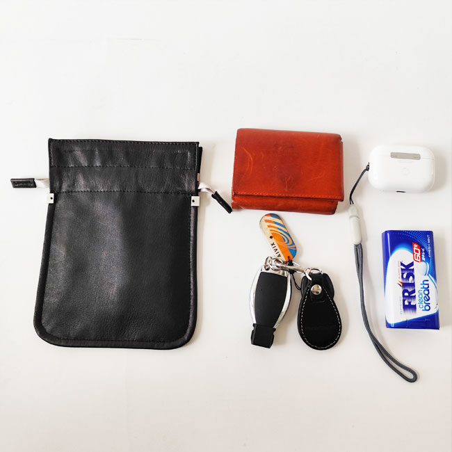 < aniary > Multi Case/ リアリティレザー 巾着マルチケース