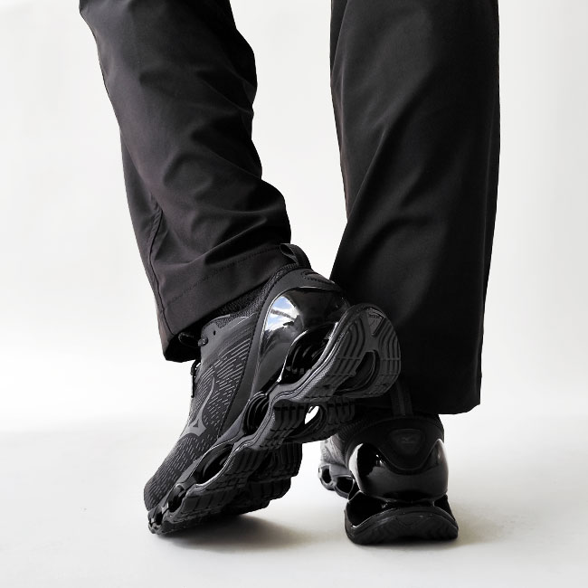 < MIZUNO > ウエーブ プロフェシー スニーカー