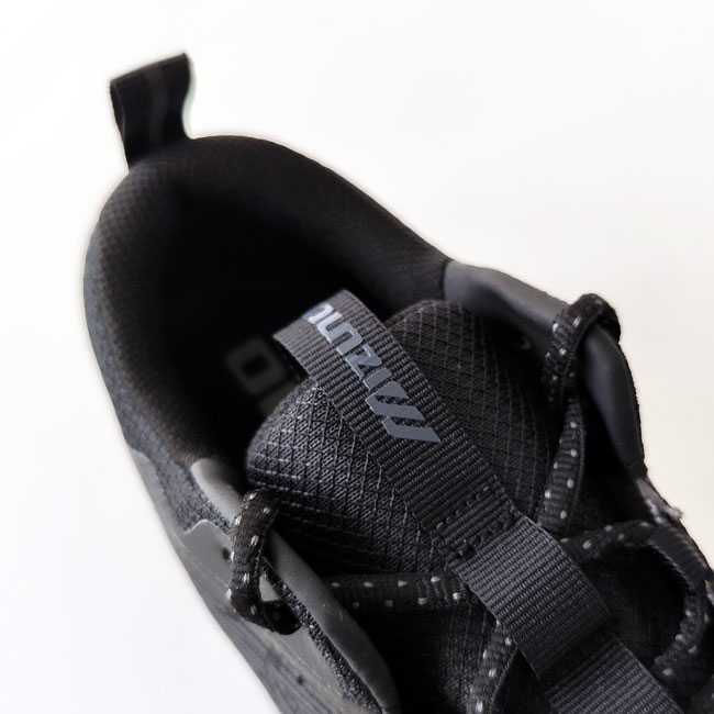 < MIZUNO > ウエーブ プロフェシー スニーカー