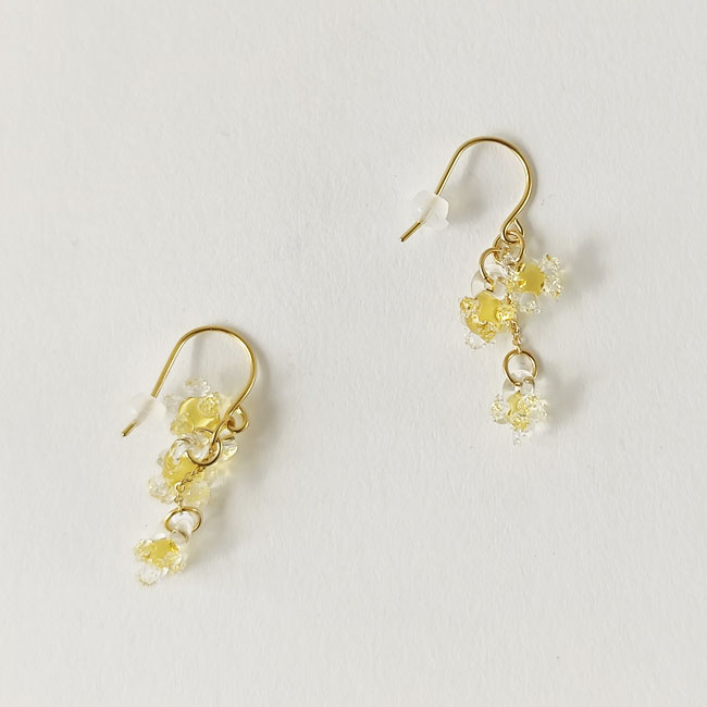 < HARIO Lampwork Factory> ひとふさのミモザ イエロー / ピアス