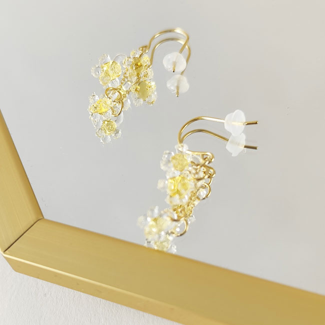 < HARIO Lampwork Factory> ひとふさのミモザ イエロー / ピアス