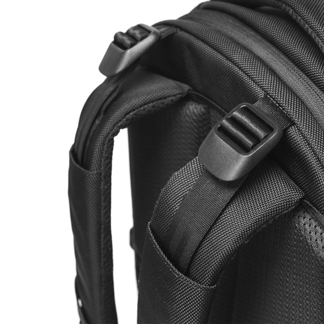< Incase > Tracks Expansion Backpack 21L-27L  / バックパック