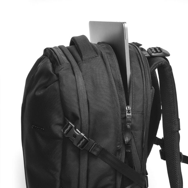 < Incase > Tracks Expansion Backpack 21L-27L  / バックパック