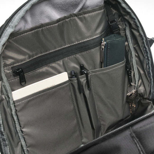 Incase > Tracks Expansion Backpack 21L-27L / バックパック | BAG