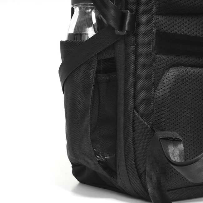 < Incase > Tracks Expansion Backpack 21L-27L  / バックパック