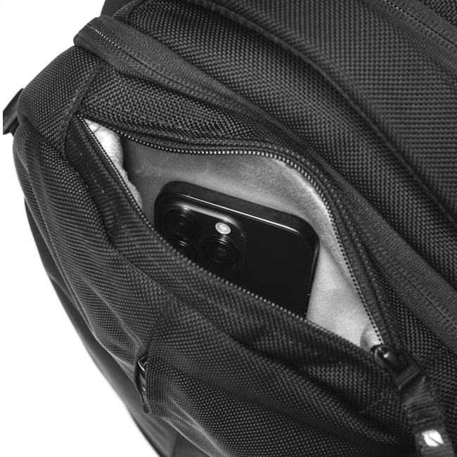 < Incase > Tracks Expansion Backpack 21L-27L  / バックパック