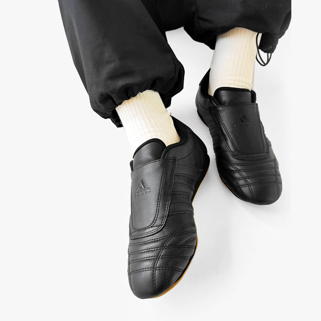 < adidas > TAEKWONDO W / スニーカー