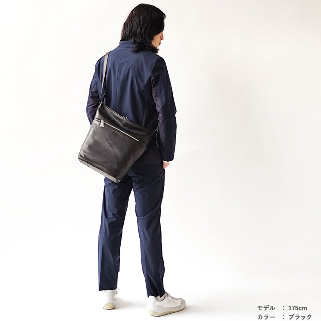 < aniary > レザーショルダーバッグ