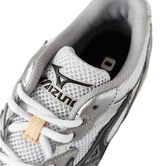 MIZUNO > MXR / スニーカー オフホワイト×ダークグレー