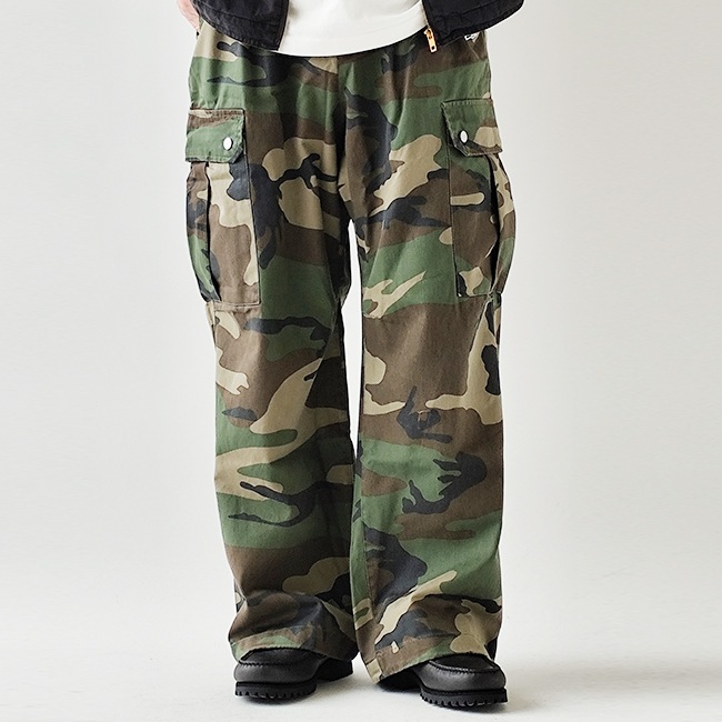 < NEW ERA > カモ カーゴパンツ