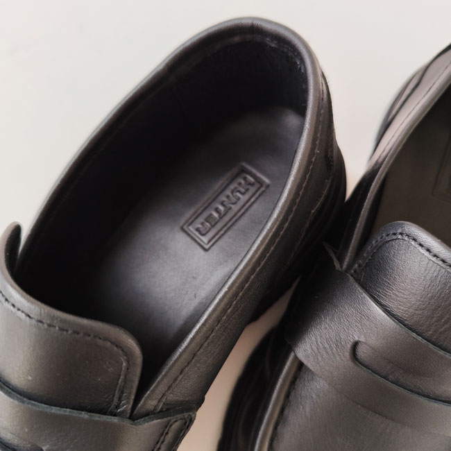 < HUNTER > REFINED EMBOSSED LOGO LEATHER LOAFER/ ローファー