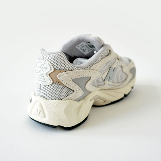 < new balance > ML725UF / スニーカー