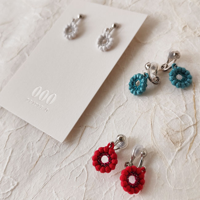 < 000 TRIPLE O > ミニフラワー/ ピアス / イヤリング