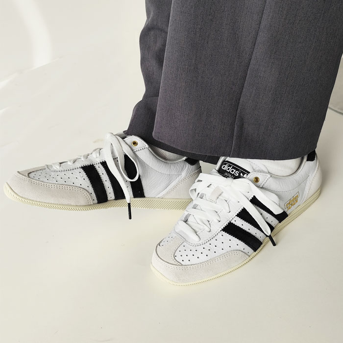 < adidas > JAPAN / スニーカー