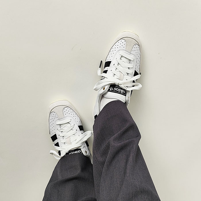 < adidas > JAPAN / スニーカー