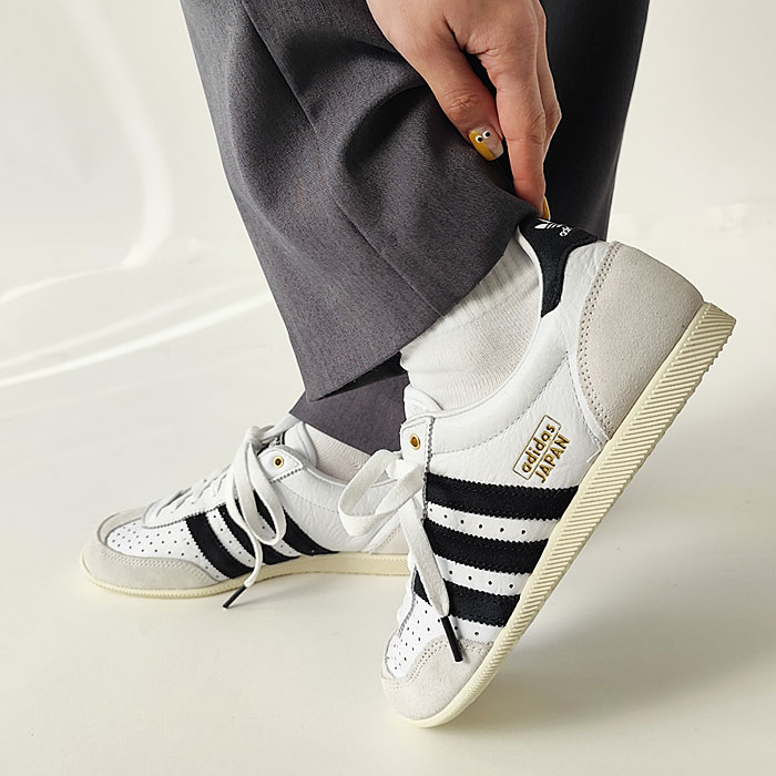 < adidas > JAPAN / スニーカー