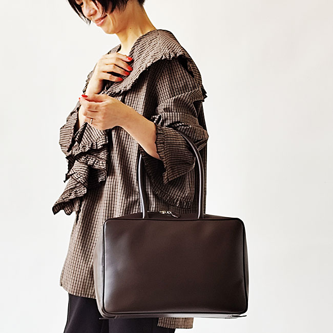 < The Bagmati > スクエアレザートートバッグ