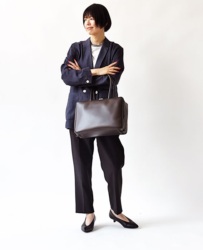 < The Bagmati > スクエアレザートートバッグ