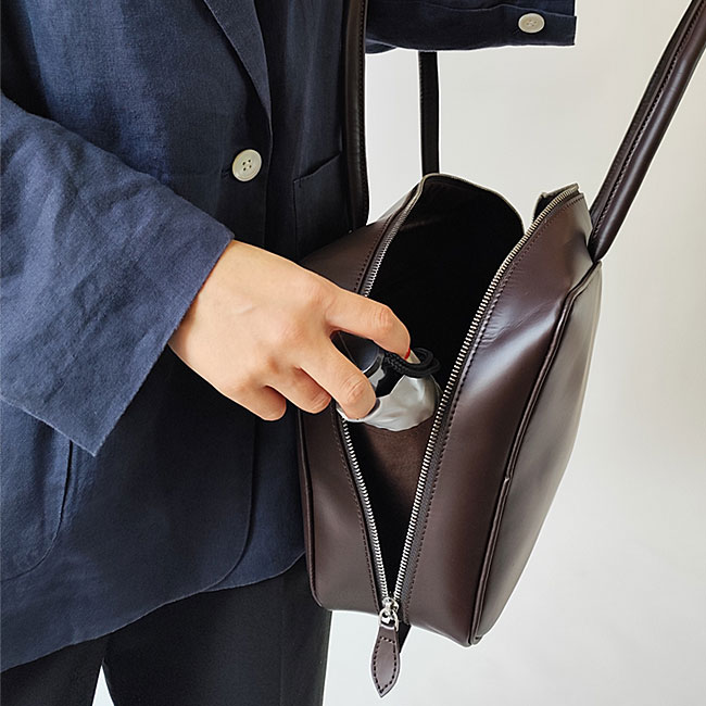 < The Bagmati > スクエアレザートートバッグ