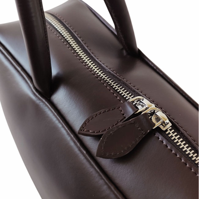 < The Bagmati > スクエアレザートートバッグ