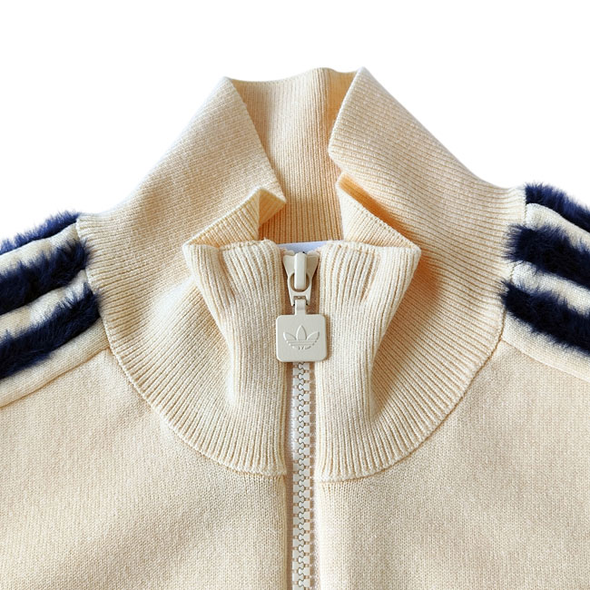 < adidas > ニット トラックトップ