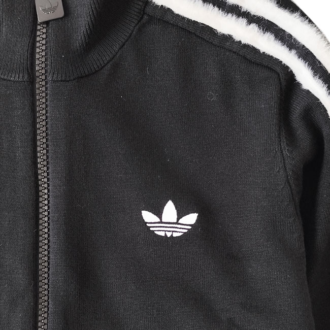 < adidas > ニット トラックトップ