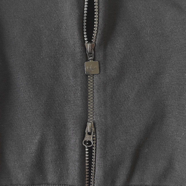 < adidas > ニット トラックトップ