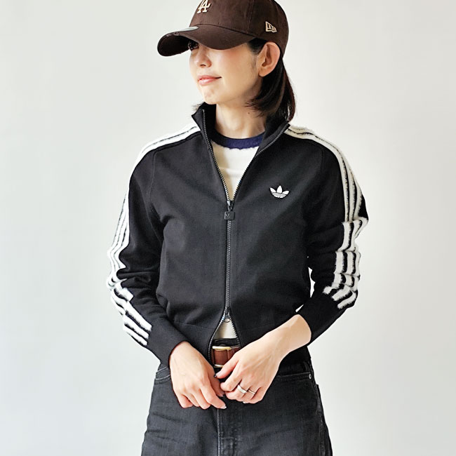 < adidas > ニット トラックトップ