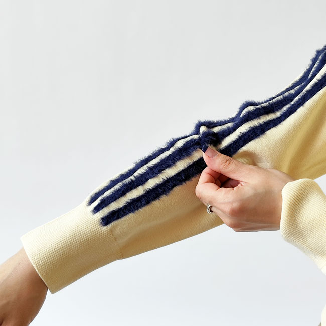 < adidas > ニット トラックトップ