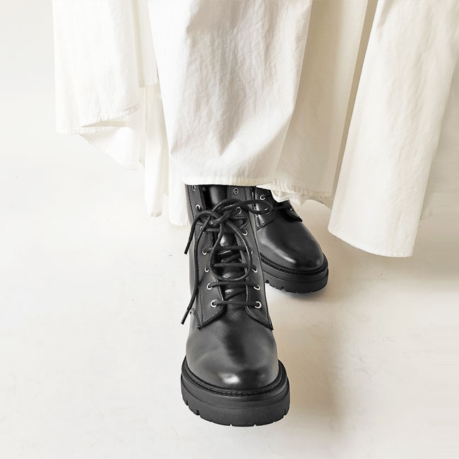 < ENESS > LACEUP BOOTS