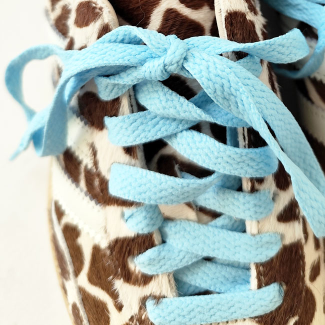 < adidas > サンバ　スニーカー