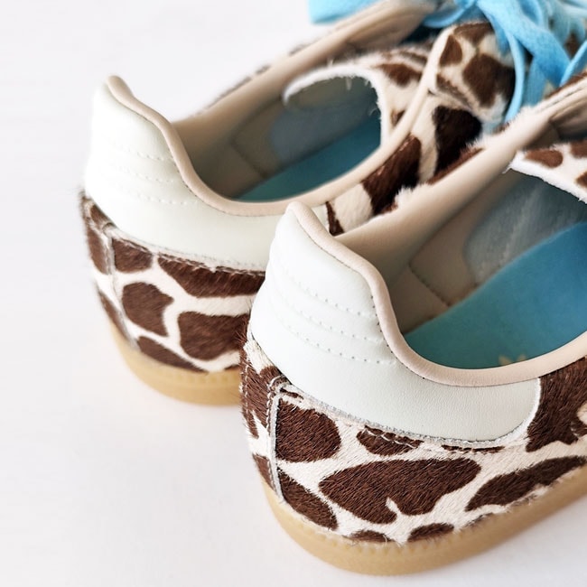 < adidas > サンバ　スニーカー